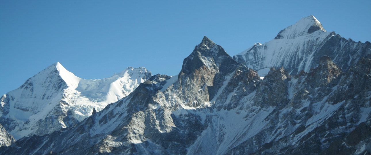 image displaying mountaineering in the himalayas